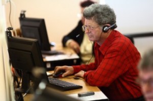 Biblionet_Bunic-pe-skype-390x259